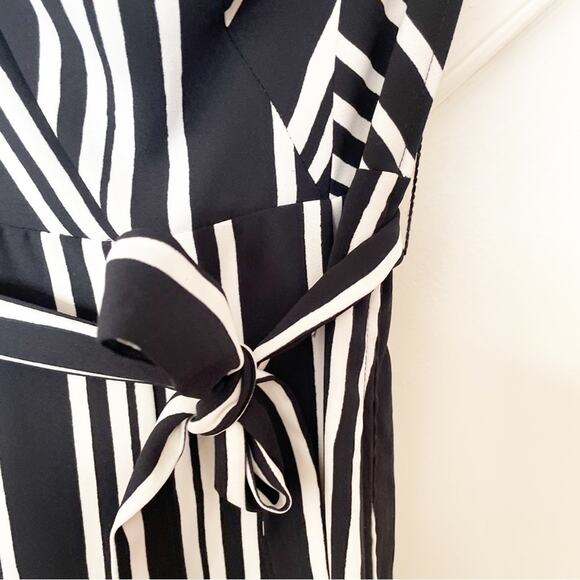 H&M Black White Stripe Strapless Wide Leg Cropped Jumpsuit One-Piece Size 4 - Picture 3 of 7
